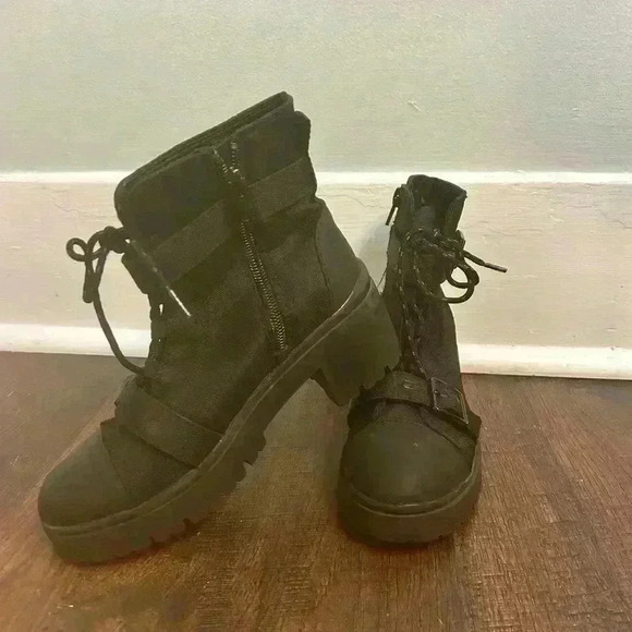 Limelight Girls sz‎ 2 Canvas Combat Boots Buckle Front Zip 2” Heel Deep Tread - Picture 1 of 13